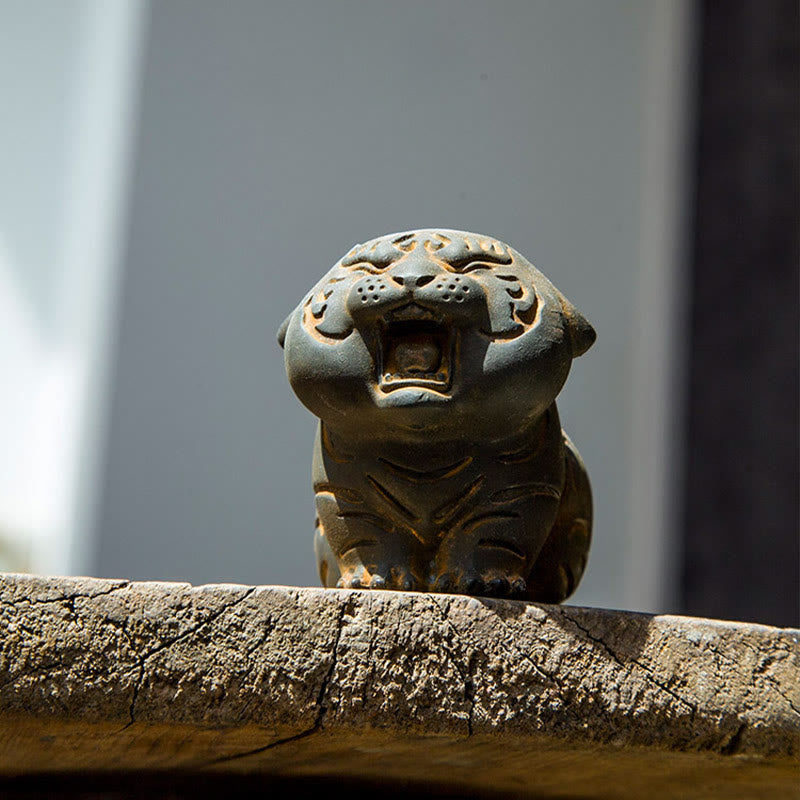 Nimara Ritual Mini Cute Tiger Iron Powder Rust Cast Resin Statue Home Decoration