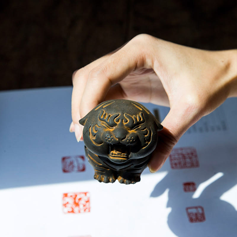 Nimara Ritual Mini Cute Tiger Iron Powder Rust Cast Resin Statue Home Decoration