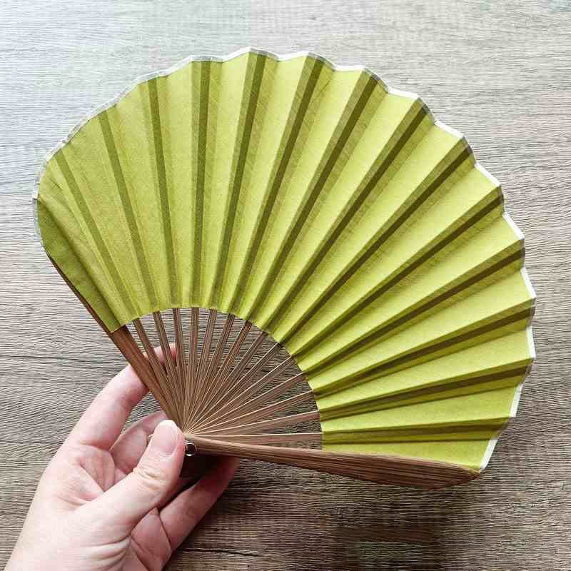 Nimara Ritual Retro Solid Color Shell Shape Handheld Bamboo Folding Fan
