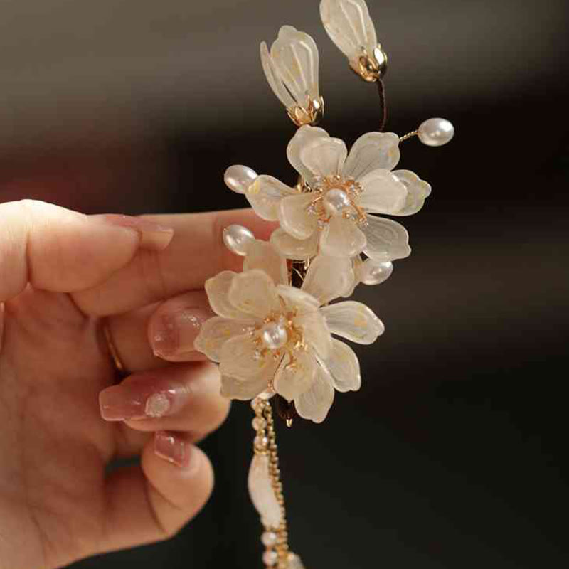 Nimara Ritual Classical Magnolia Tassel Side Hair Clip