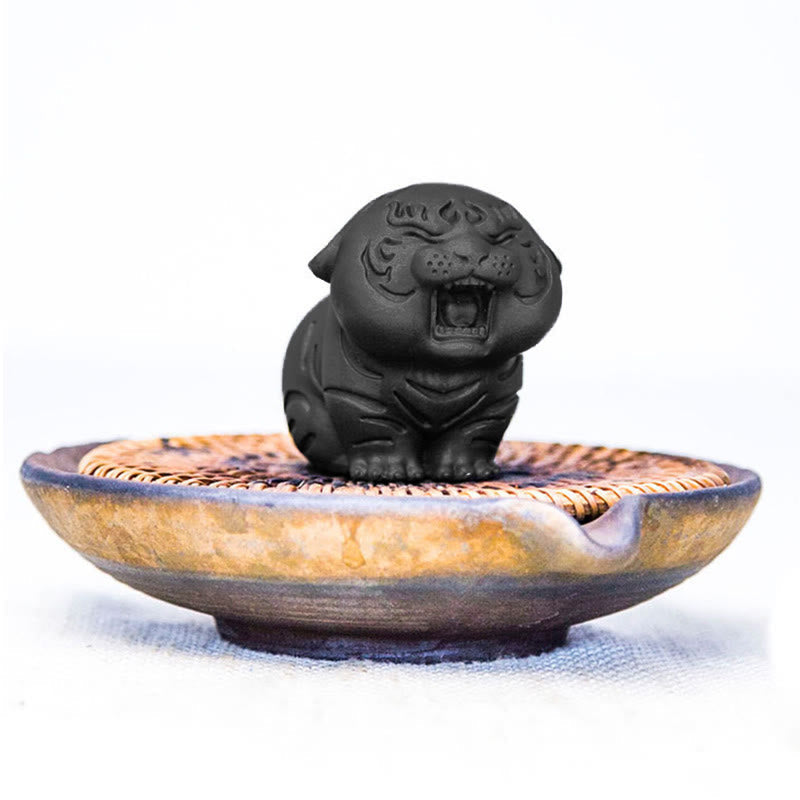 Nimara Ritual Mini Cute Tiger Iron Powder Rust Cast Resin Statue Home Decoration