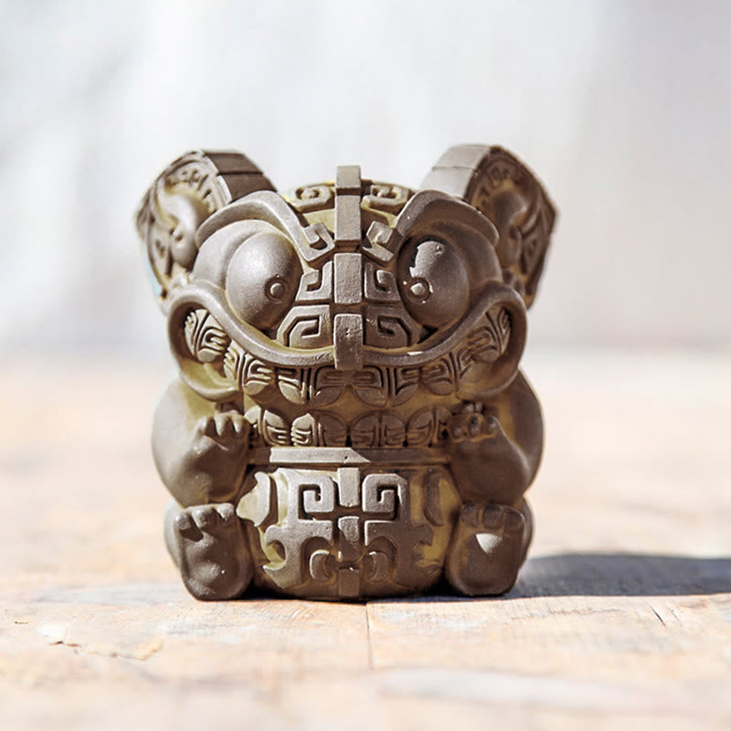 Nimara Ritual Handmade Gold Swallowing Beast Iron Powder Rust Cast Resin Statue Home Decoration