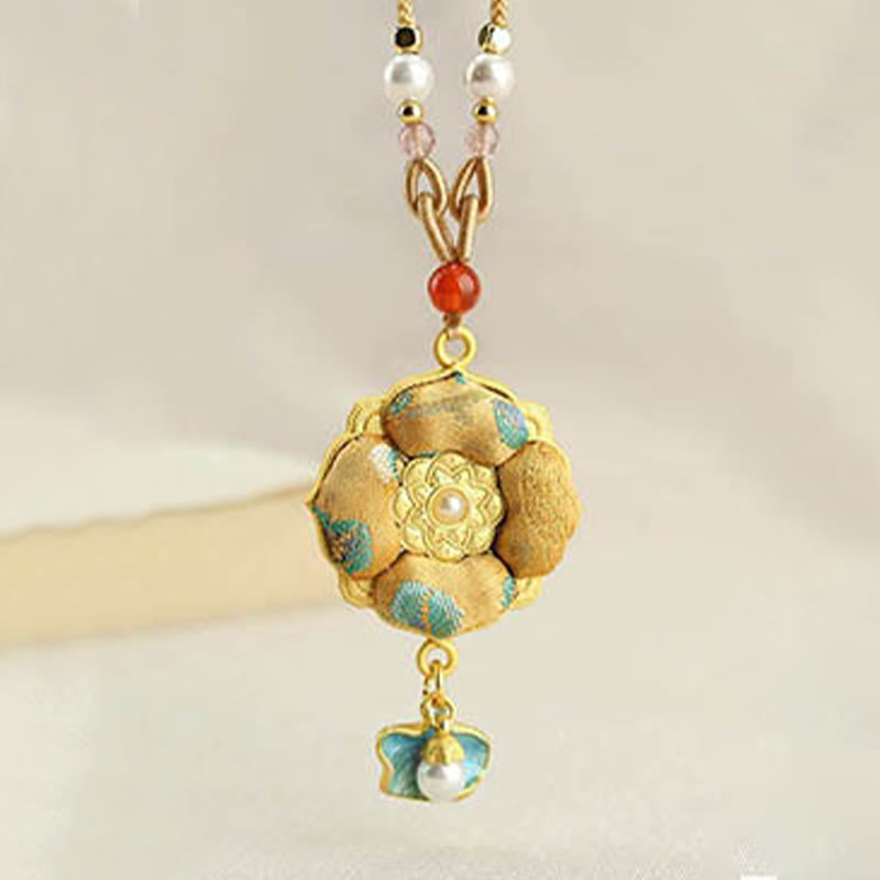 Nimara Ritual Song Brocade Four-Leaf Clover Luck Necklace