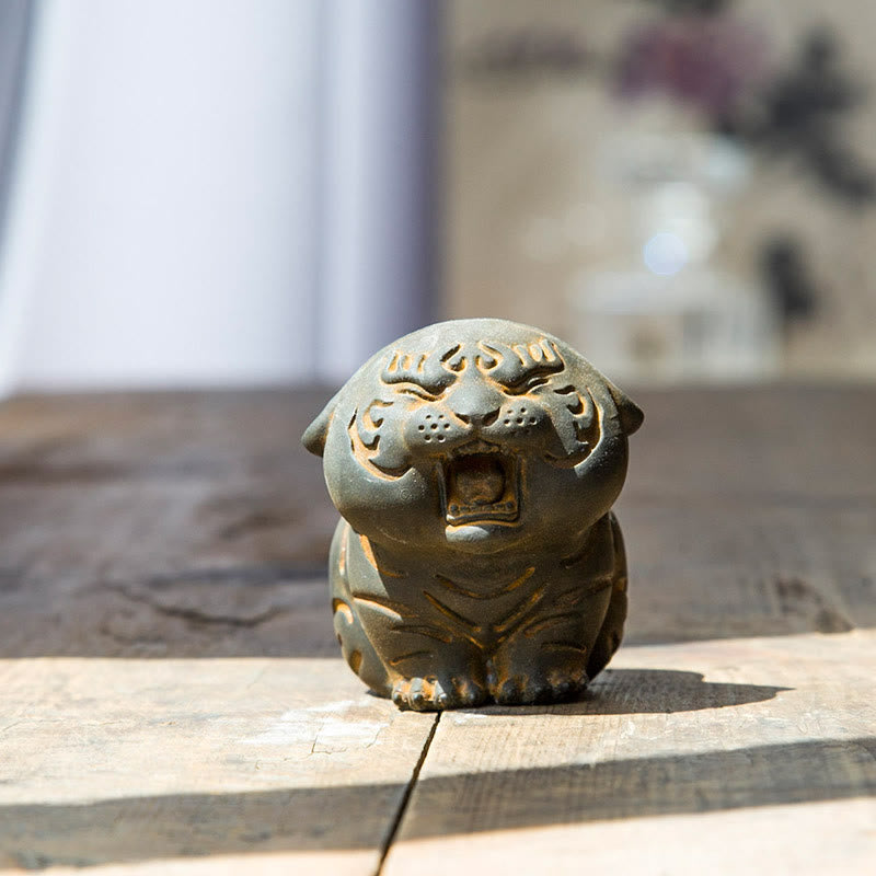 Nimara Ritual Mini Cute Tiger Iron Powder Rust Cast Resin Statue Home Decoration