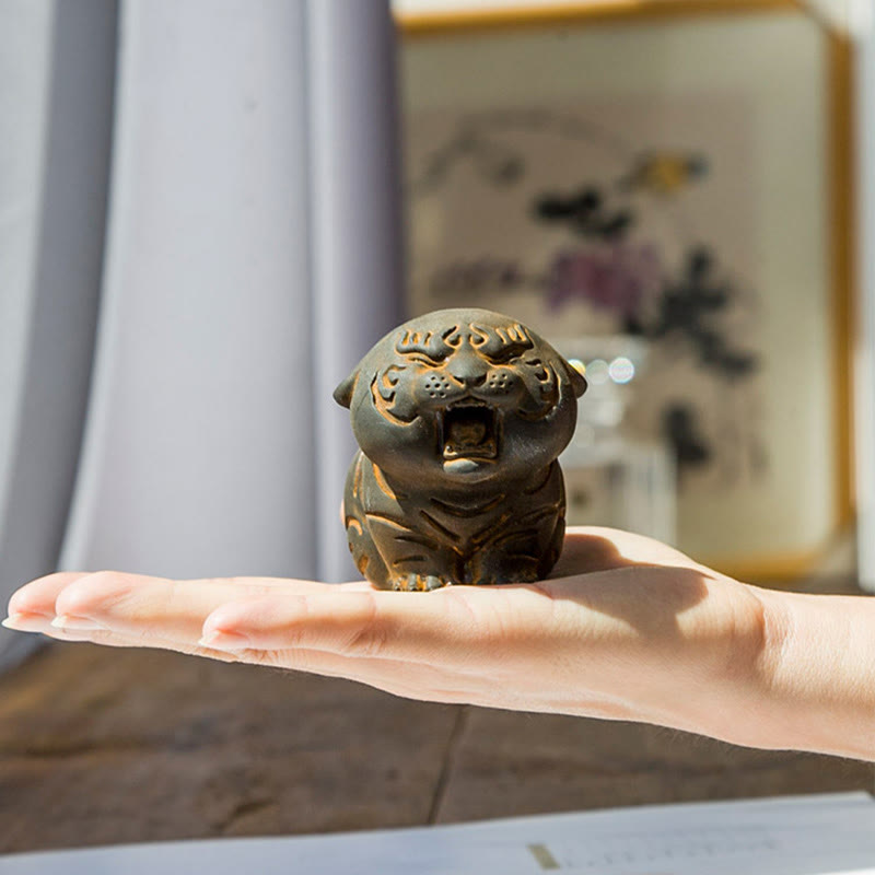 Nimara Ritual Mini Cute Tiger Iron Powder Rust Cast Resin Statue Home Decoration