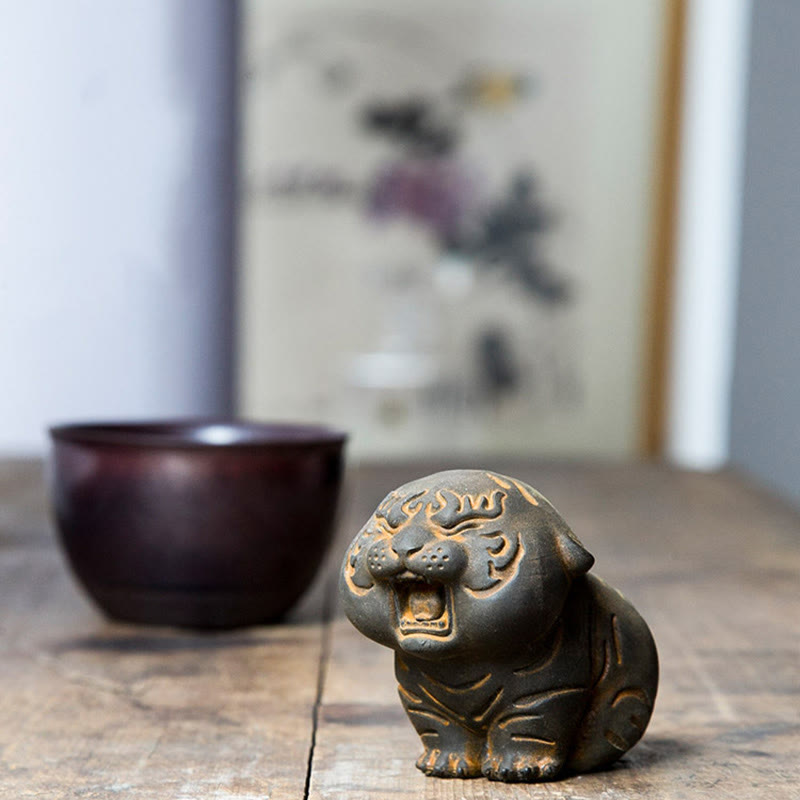 Nimara Ritual Mini Cute Tiger Iron Powder Rust Cast Resin Statue Home Decoration