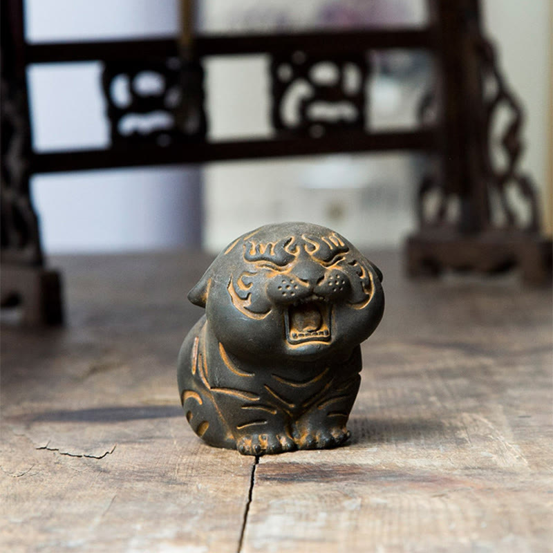 Nimara Ritual Mini Cute Tiger Iron Powder Rust Cast Resin Statue Home Decoration