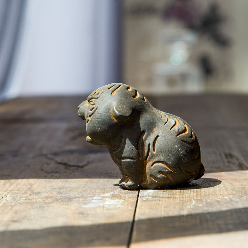 Nimara Ritual Mini Cute Tiger Iron Powder Rust Cast Resin Statue Home Decoration