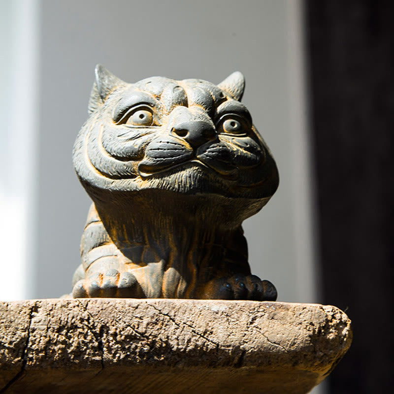 Nimara Ritual Handmade Small Lovely Tiger Iron Powder Rust Cast Resin Statue Home Decoration