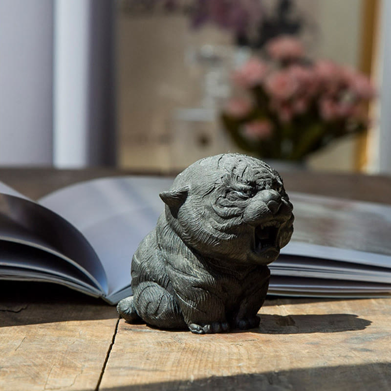 Nimara Ritual Handmade Mini Roaring Tiger Iron Powder Rust Cast Resin Statue Home Decoration