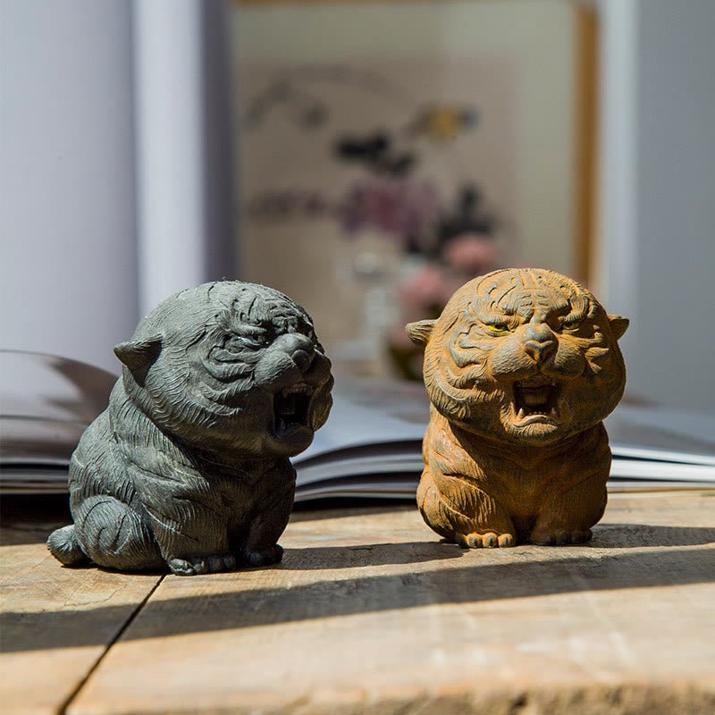 Nimara Ritual Handmade Mini Roaring Tiger Iron Powder Rust Cast Resin Statue Home Decoration