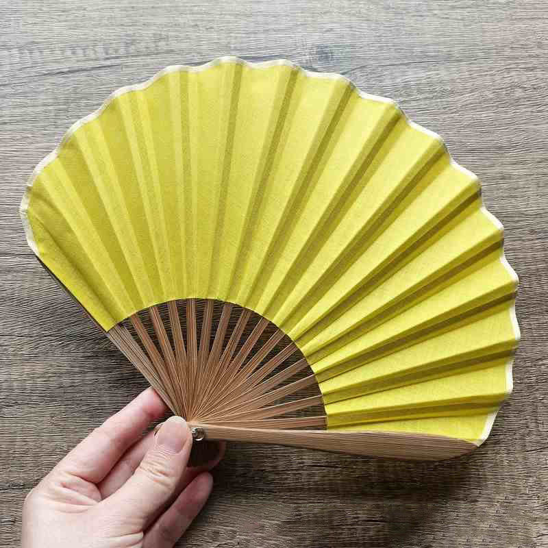 Nimara Ritual Retro Solid Color Shell Shape Handheld Bamboo Folding Fan