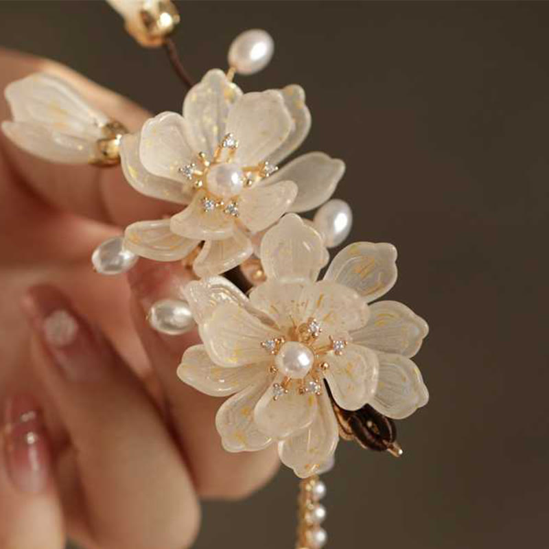 Nimara Ritual Classical Magnolia Tassel Side Hair Clip