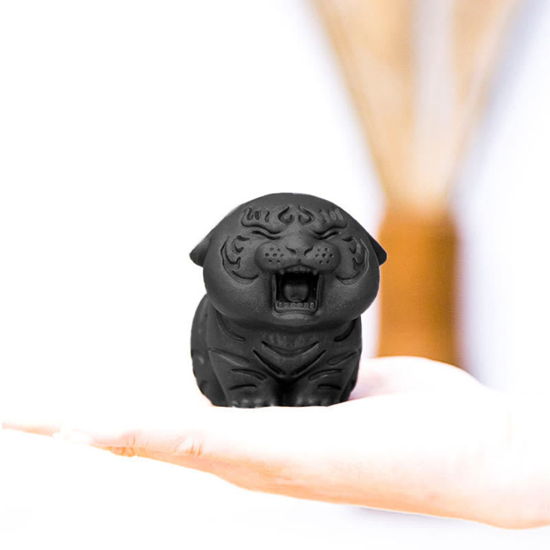 Nimara Ritual Mini Cute Tiger Iron Powder Rust Cast Resin Statue Home Decoration