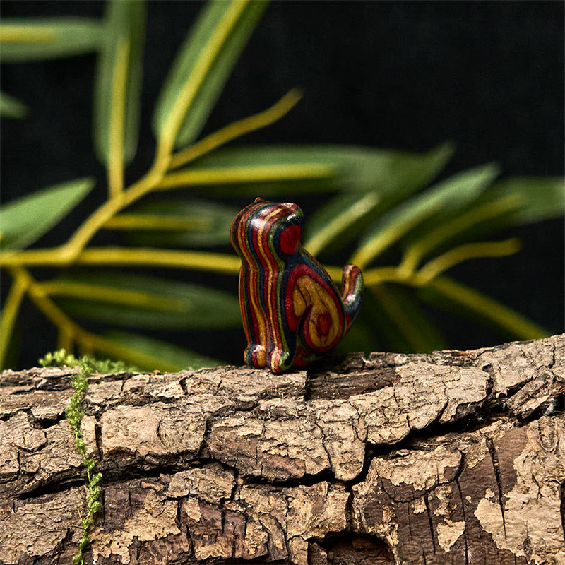 Nimara Ritual 2Pcs Mini Rainbow Eucalyptus Sitting Cat Carved Reduce Stress Decoration