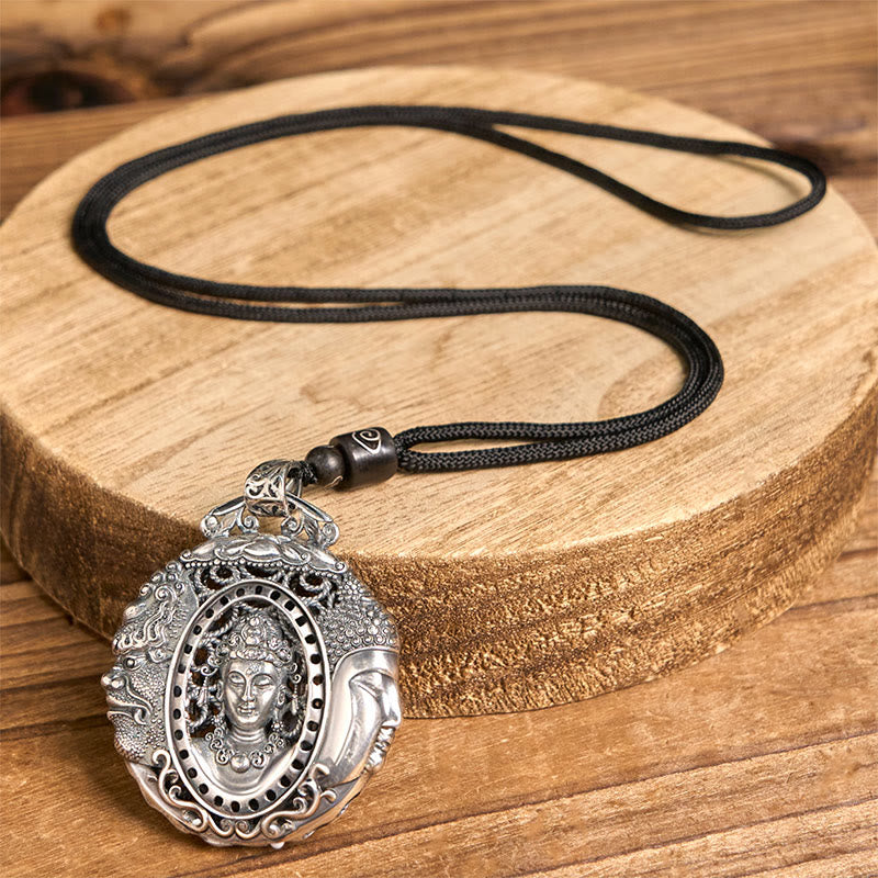 Necklaces & Pendants