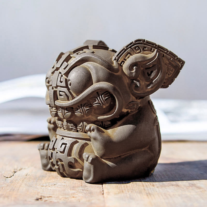 Nimara Ritual Handmade Gold Swallowing Beast Iron Powder Rust Cast Resin Statue Home Decoration