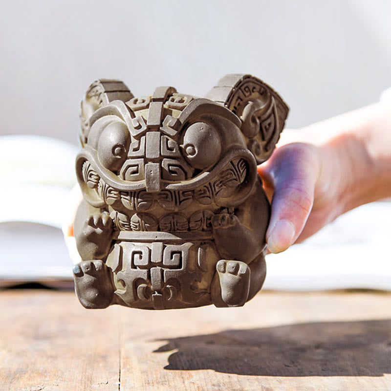 Nimara Ritual Handmade Gold Swallowing Beast Iron Powder Rust Cast Resin Statue Home Decoration