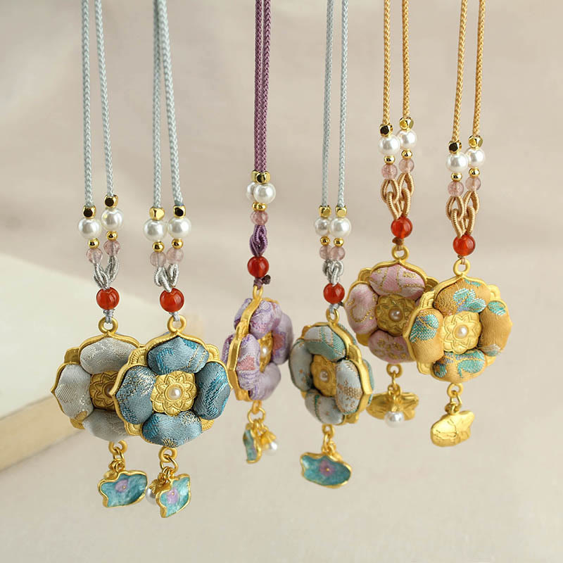 Nimara Ritual Song Brocade Four-Leaf Clover Luck Necklace