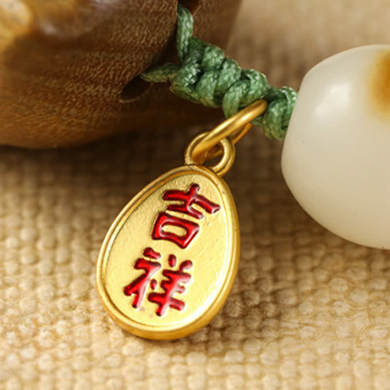 Soothing and Positive Green Sandalwood Cat Hand-Woven Keychains