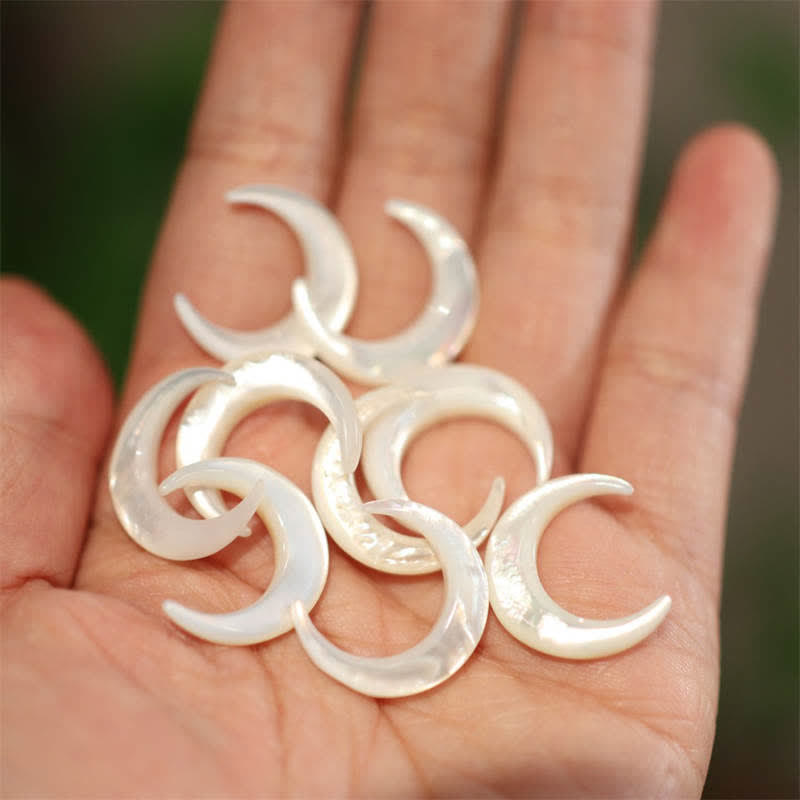Nimara Ritual Natural Tridacna Stone Crescent Moon Blessing Necklace Pendant